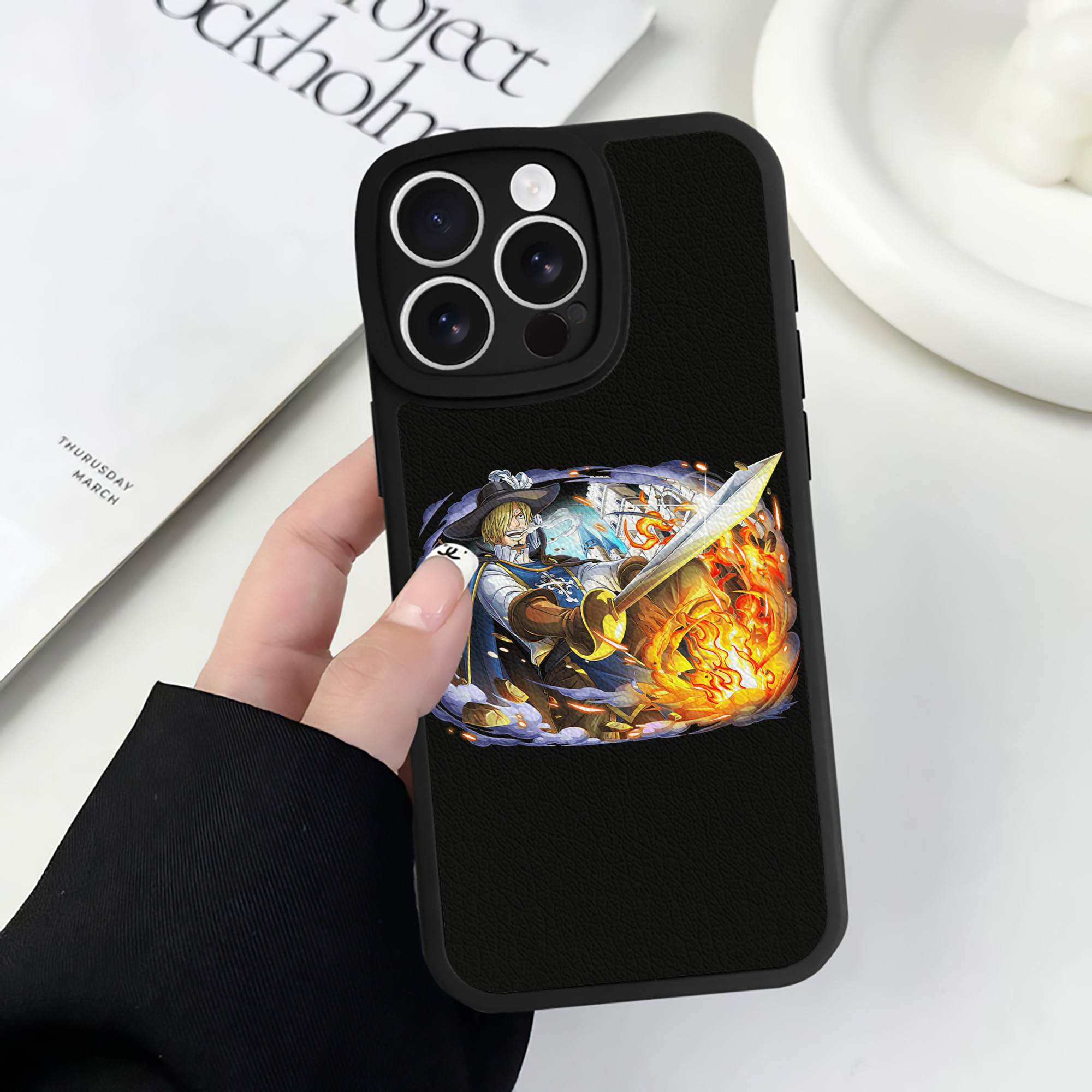 （画像用） ワンピース サンジ ONE PIECE Sanji 【iPhone 16シリーズ対応】シリコンスマホケース（レザー調） 材質：シリコン